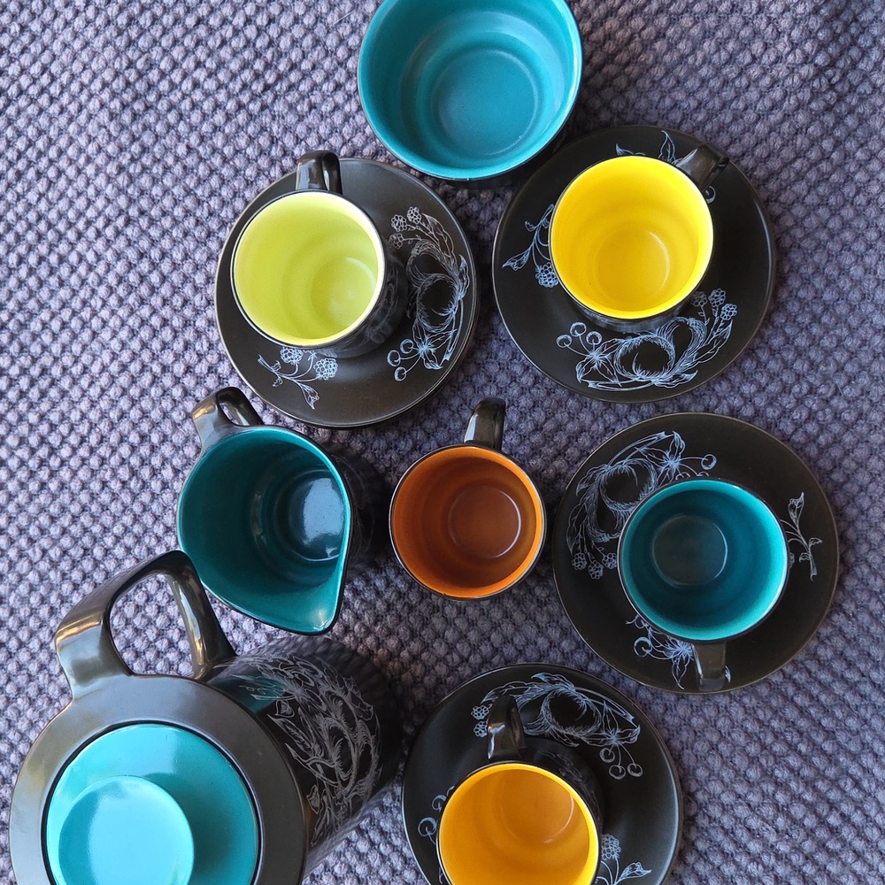 Harlequin Crown Devon Fieldings Staffordshire England Mid-Century Coffee/Tea Set